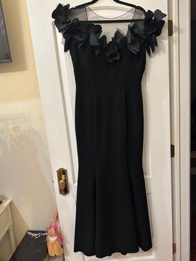 Elegant Black Floral-Appliqué Evening Dress